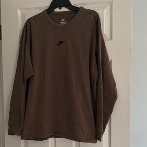 Nike Men's brown Long Sleeve Tee